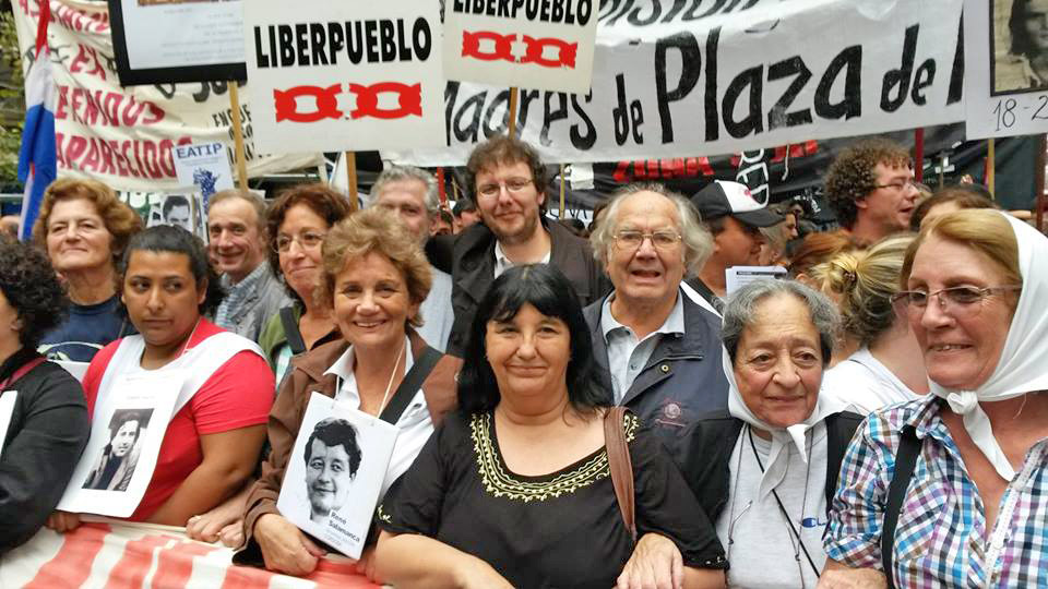 MADRES DE UN PUEBLO REBELDE