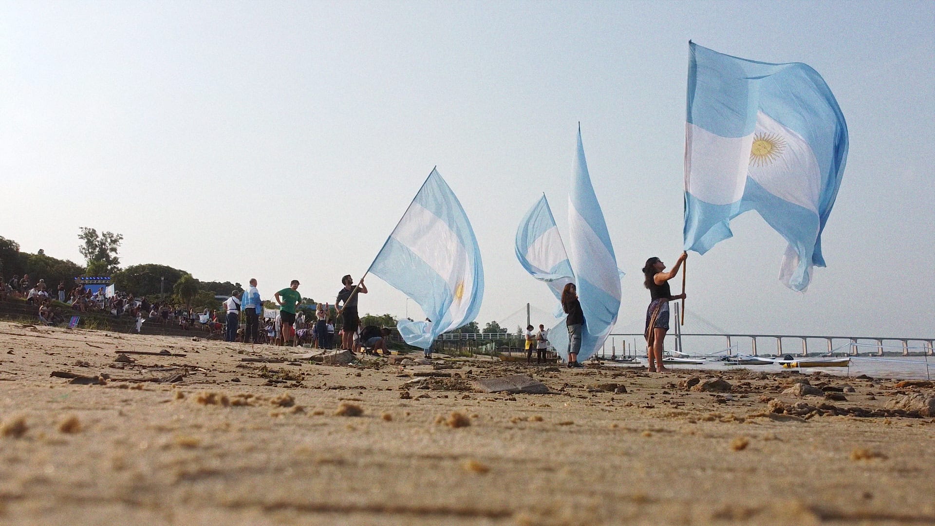 VER CÓMO ARGENTINA SANGRA por las barrancas del río Paraná
