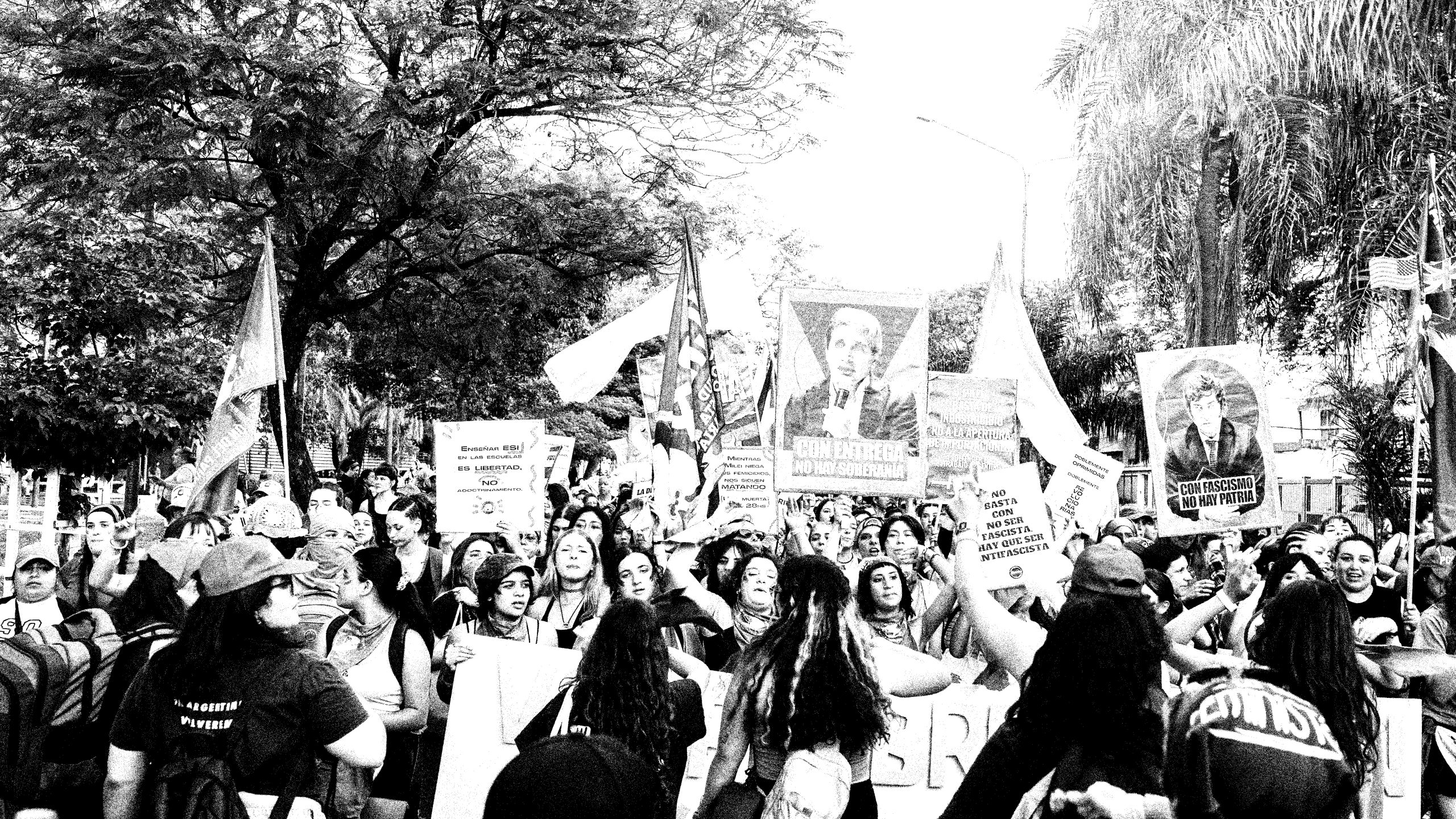 DOBLEMENTE REBELDES