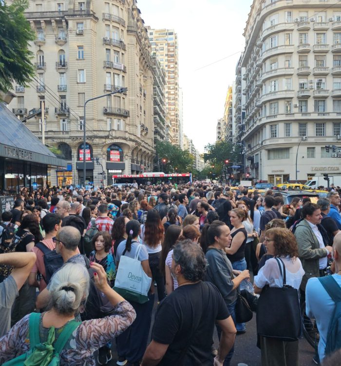 LOS PIBES Y LAS PIBAS NO SOMOS EL PROBLEMA