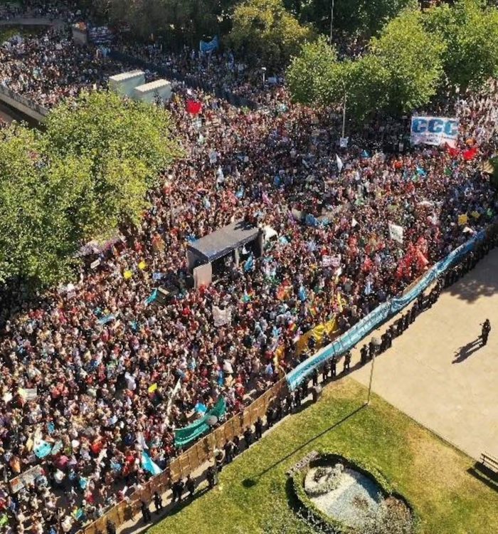 ¡La cordillera que linda está y si la tocan que quilombo se va’ armar!